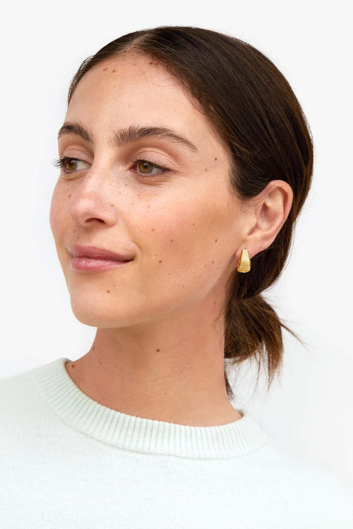 Clare V Ridge Huggie Earrings in Vintage Gold
