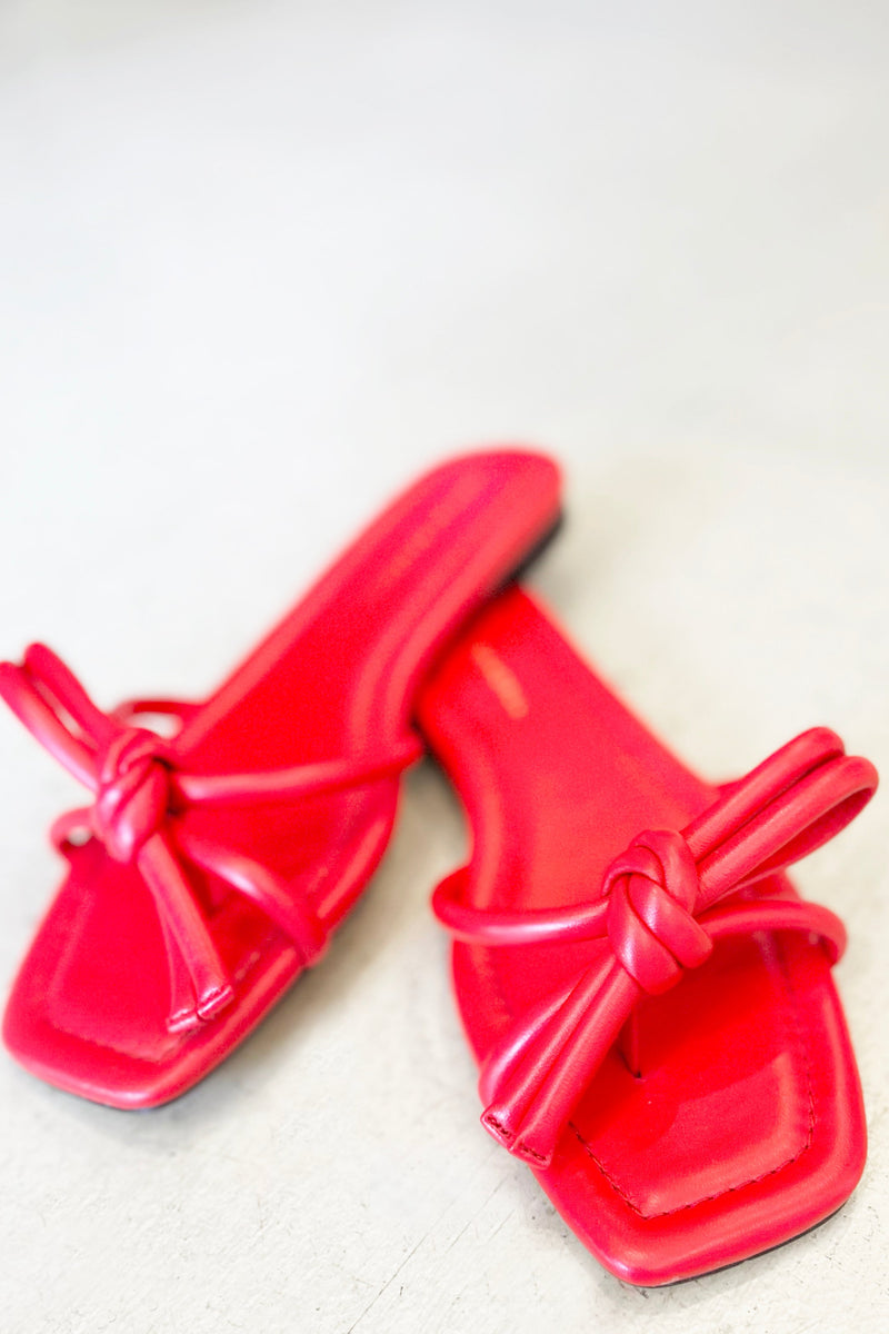 Loeffler Randall in Hadley Leather Bow Flat Sandal in Red