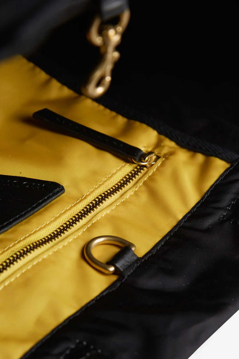 Inoui Editions Carrier Neofelis Strap Bag in Black